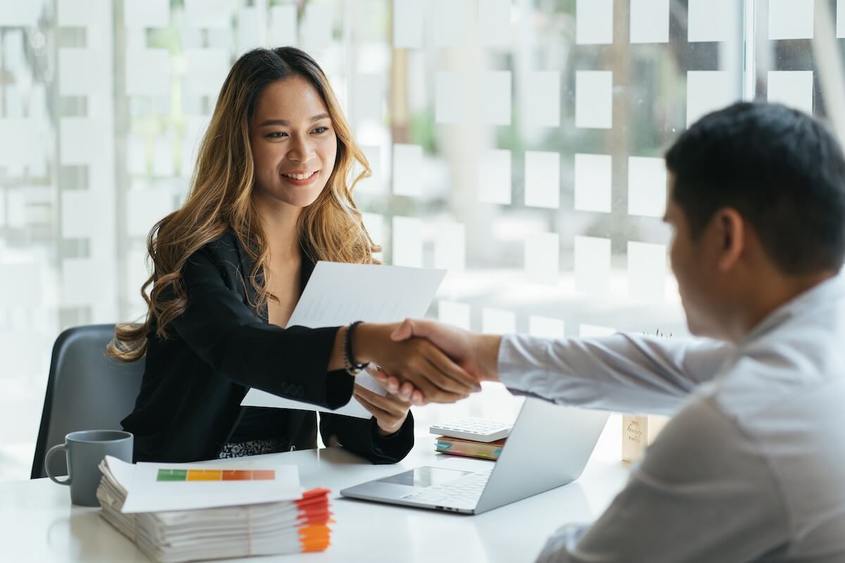 Nonprofit recruiting: employee shaking hands with an applicant