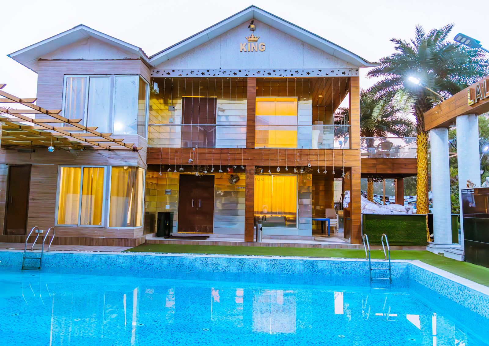 Farmhouses for Pool Party in Noida-RAJ MAHAL FARMS 