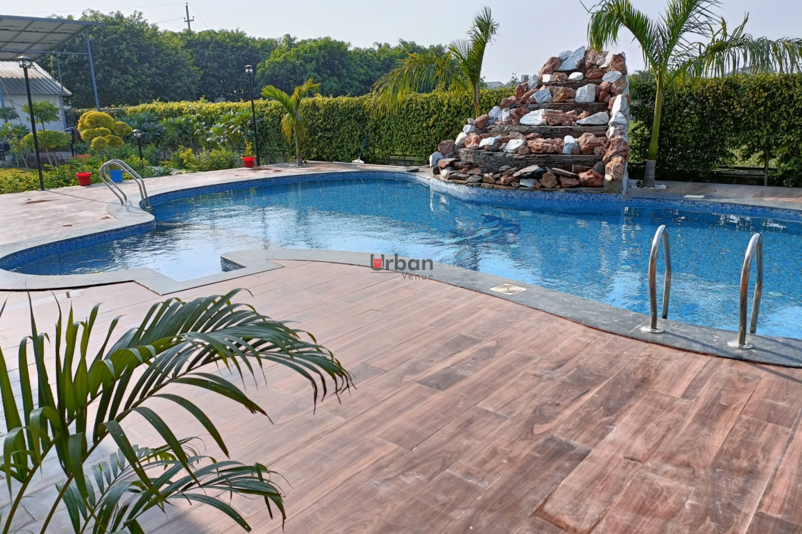 Farmhouses for Pool Party in Noida-DUBAI FARM