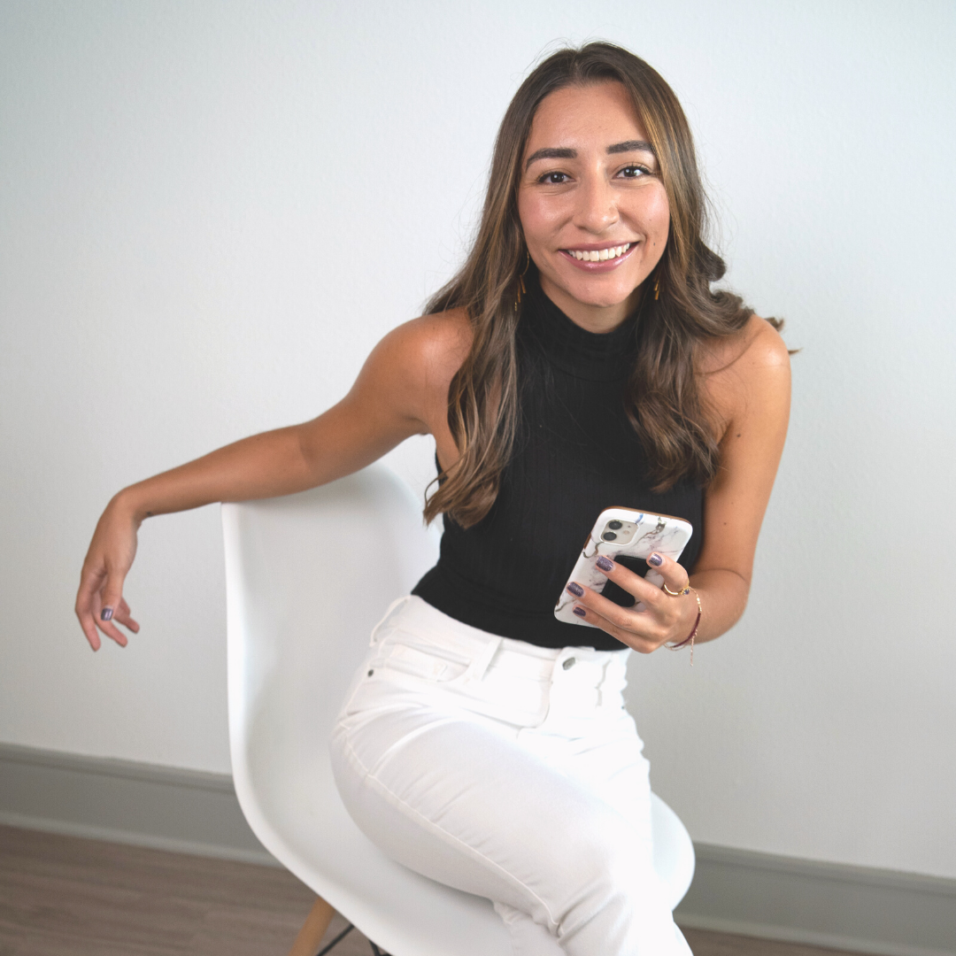 How Digital Nomad Laura Gomez Balances The “Tug Of War” Of Full-Time Travel And A Thriving Business