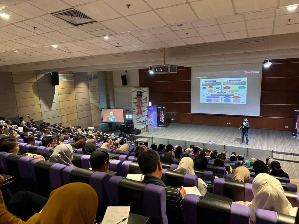 belajar cari barang Malaysia yang laku di eBay dengan Export Oversea Academy – UTHM, syarikat spin-off milik UTHM ini sudah melatih lebih 40,000 student dari dalam dan luar negara hingga kini