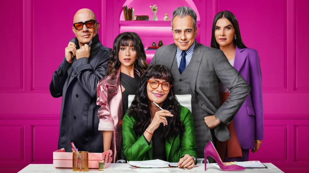 Casting de la nueva temporada posando en una oficina rosa con Betty como secretaria.