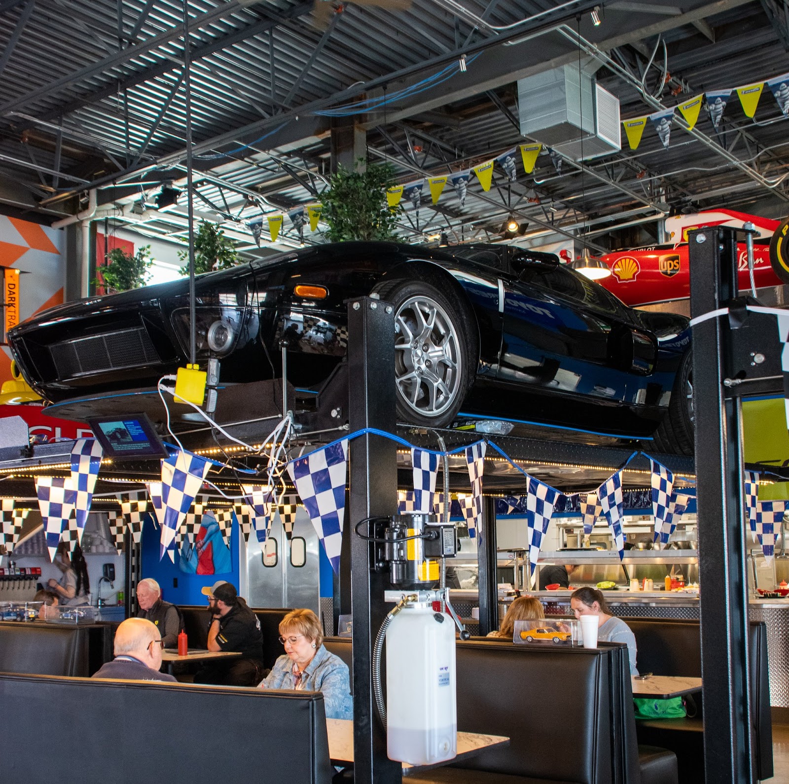 décoration d'un restaurant automobile