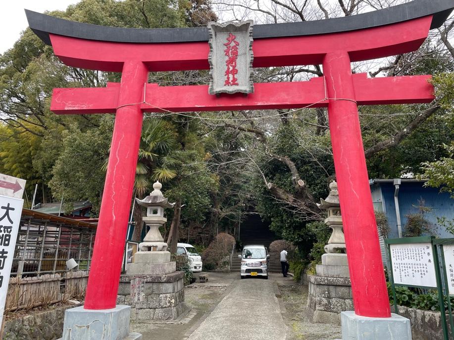 屋外, 建物, 橋, 座る が含まれている画像

自動的に生成された説明