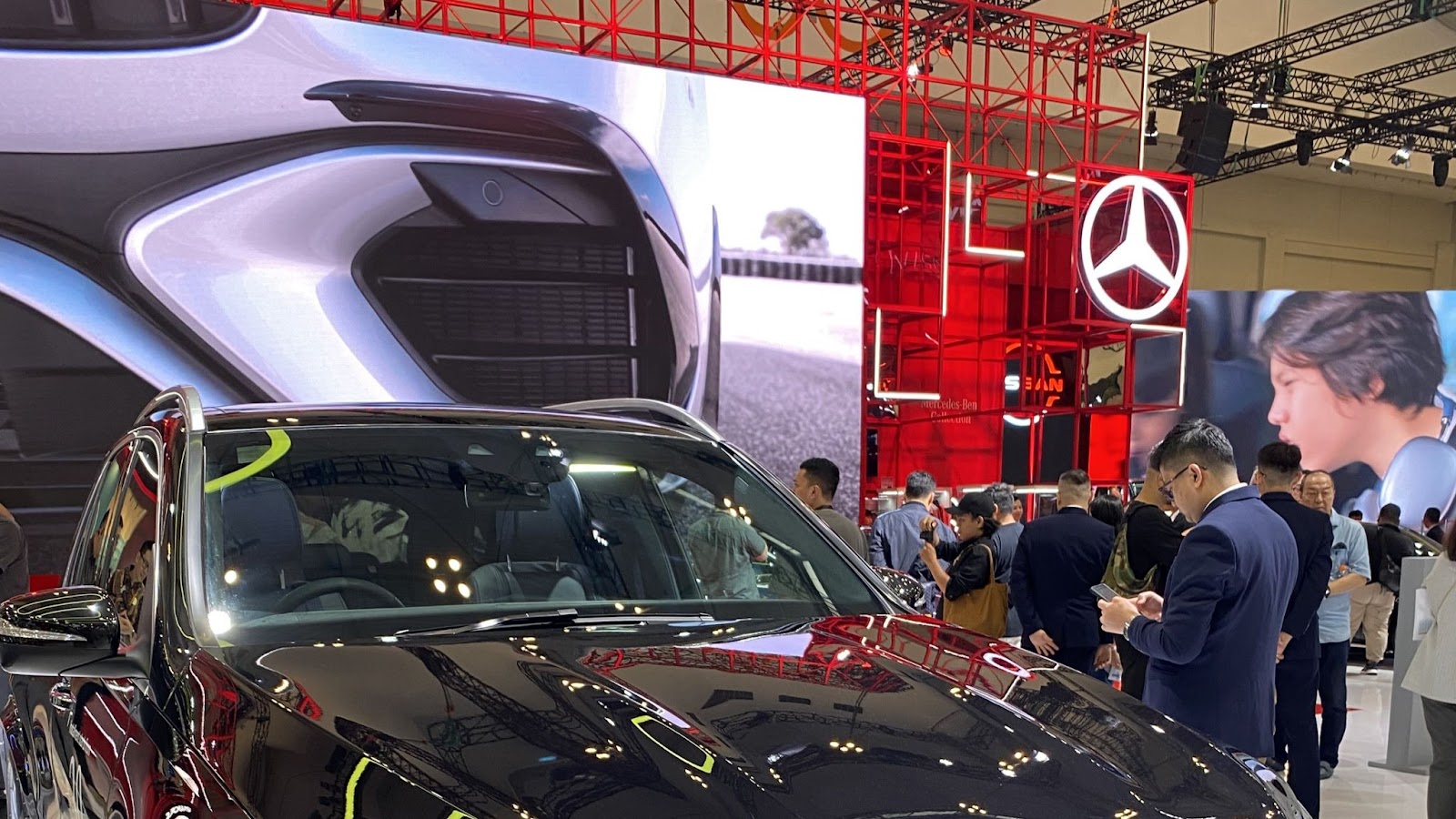 Booth Mercedes-Benz
