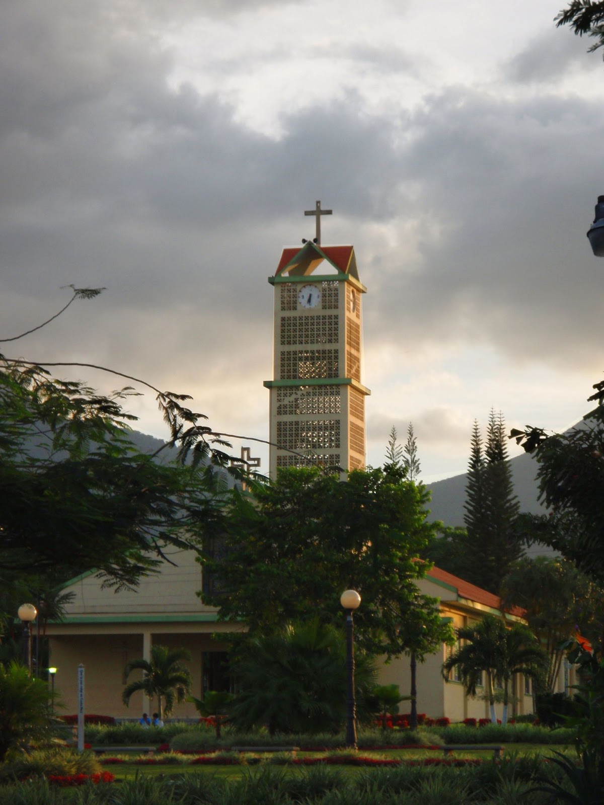 La Fortuna city church