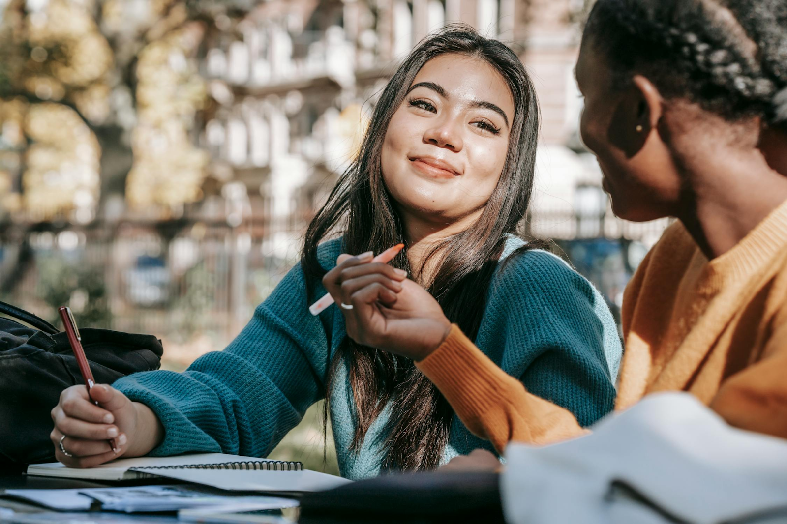  sifat yang disukai orang lain Pancarkan Aura Positif dengan Tersenyum Hangat