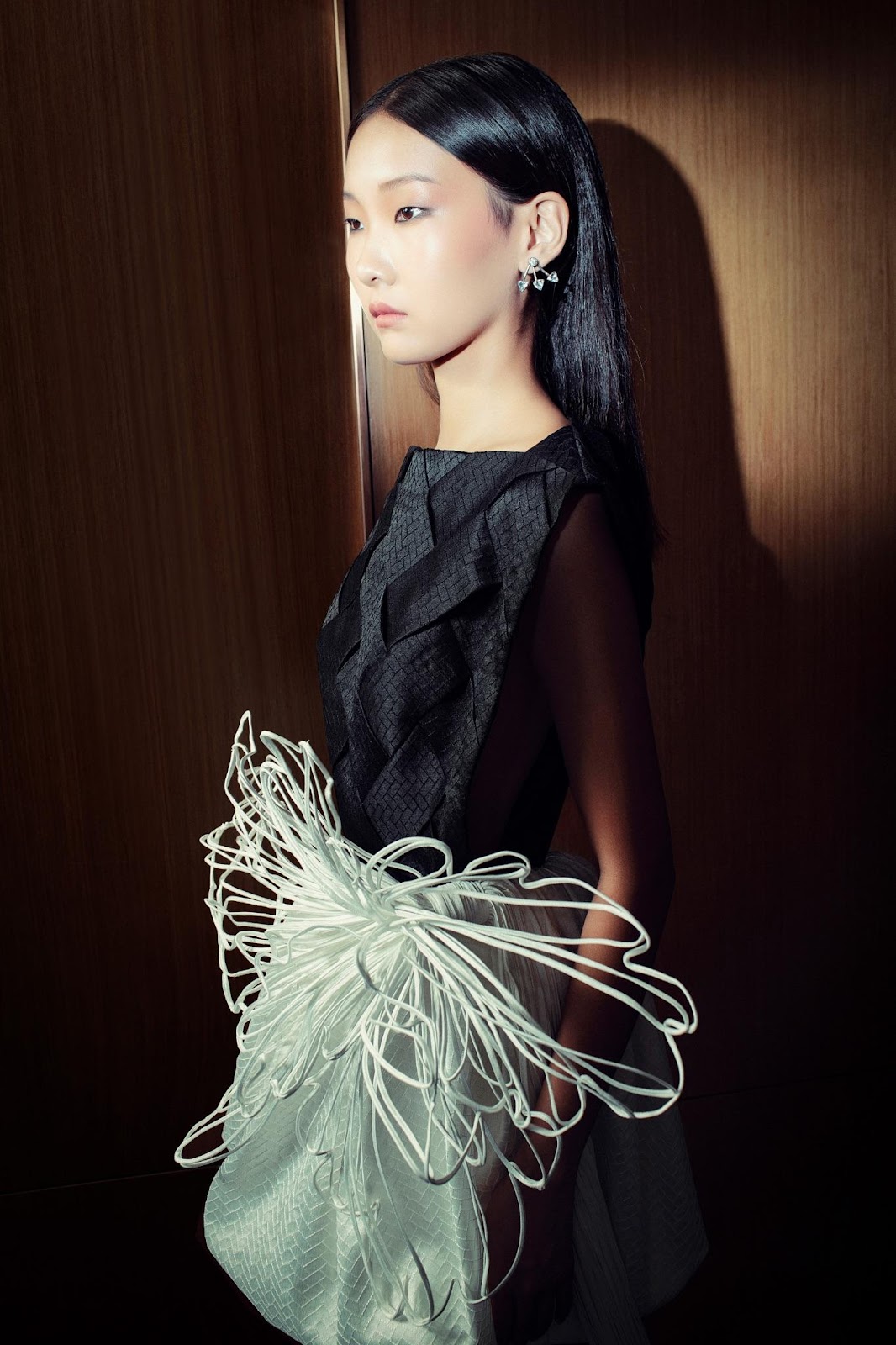  Hoa hậu HHen Nie xuất hiện trên Vogue cùng Nhà Mốt Công Trí
