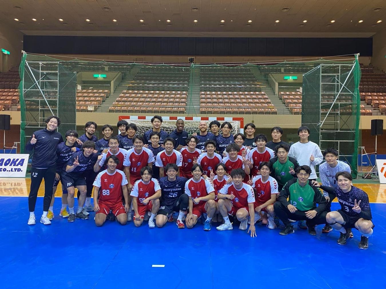 人, 建物, スポーツ, スポーツゲーム が含まれている画像

自動的に生成された説明
