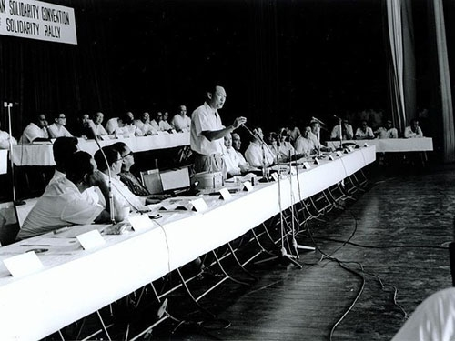 Ông Lý Quang Diệu trong Hội nghị Thống nhất Malaysia tổ chức tháng 6/1965, trong căng thẳng giữa người Hoa ở Singapore và người Malaysia ngày càng căng thẳng