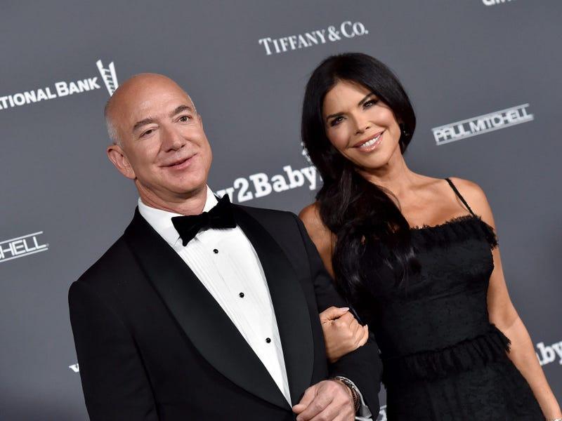 Jeff Bezos, Girlfriend Lauren Sanchez Relationship Timeline, in Photos -  Business Insider