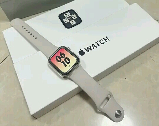 Analysts pointed to Apple's upcoming Watch screen size. Bigger Display, Thinner Profile in Appearance?