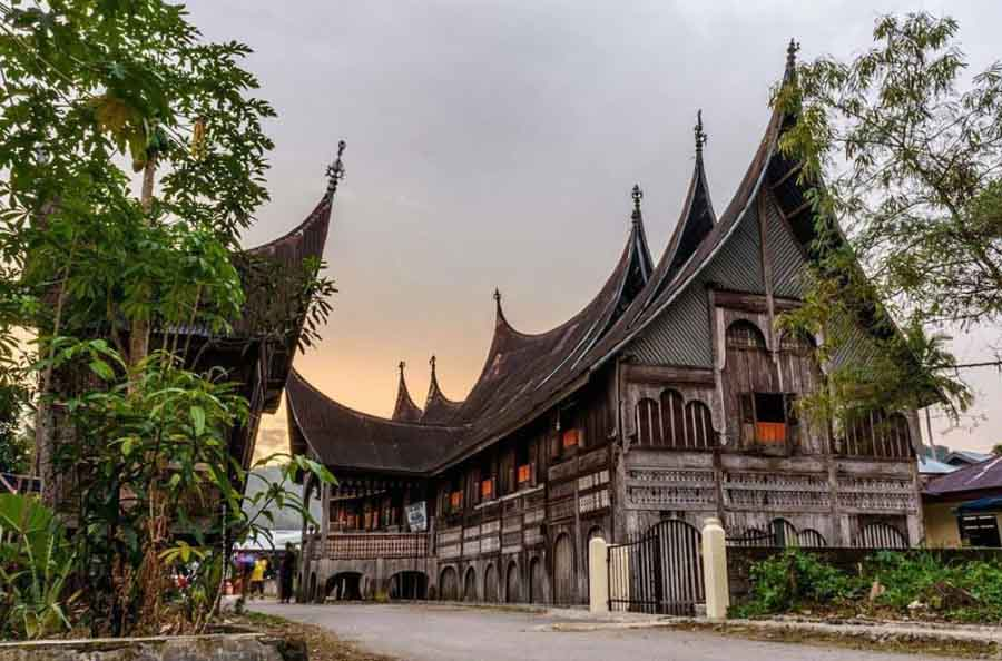 wisata desa adat di indonesia Desa Seribu Rumah Gadang Sumatera Barat