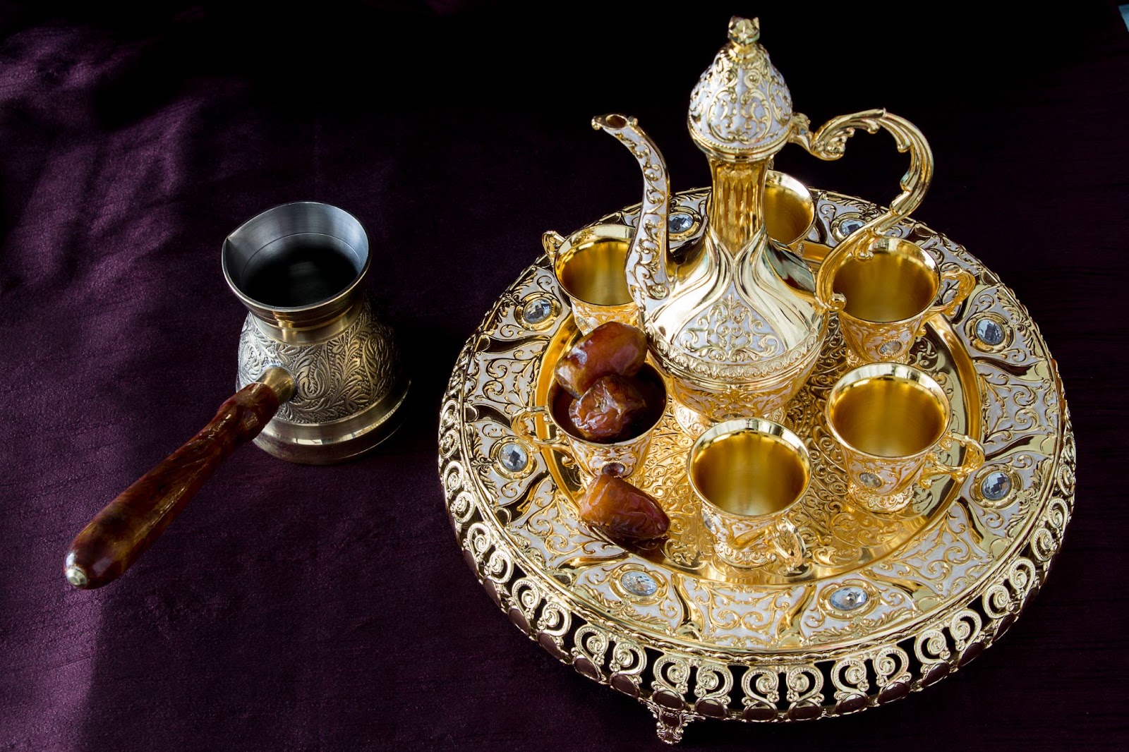 Даллах – традиционный арабский кофейник