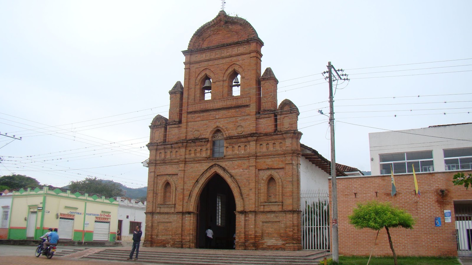 A thing to do in Cali Colombia is to visit Capilla La Ermita.