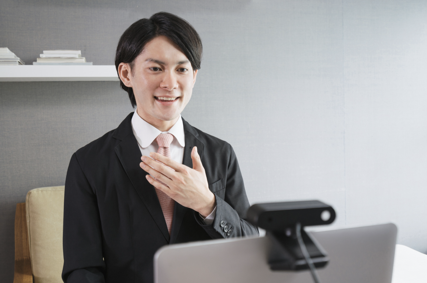 これで安心！就活のワイシャツの選び方【男性編】襟の形や色柄は？