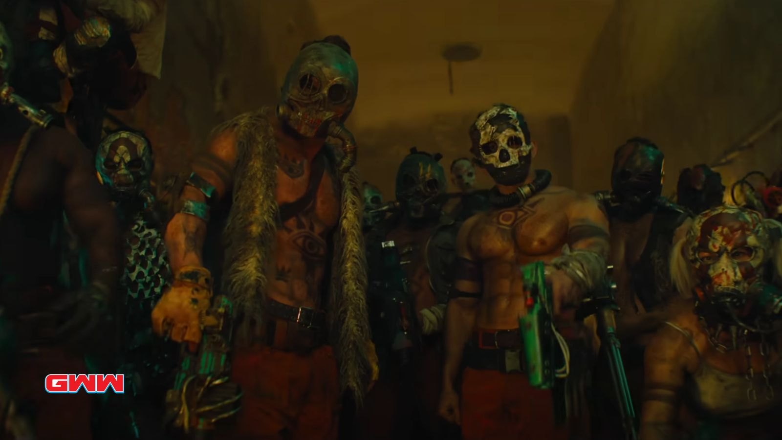 Bandidos peligrosos con máscaras, elenco de la película Borderlands.