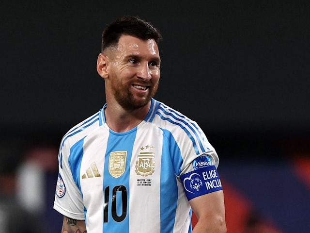 Lionel Messi beraksi untuk Argentina pada Juni 2024.