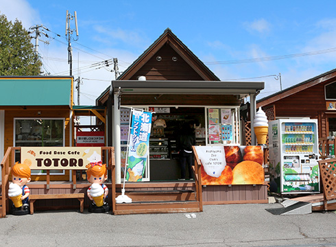 22.【FoodBaseCafe TOTORI】園内を巡って一休みしたいときはここ！
