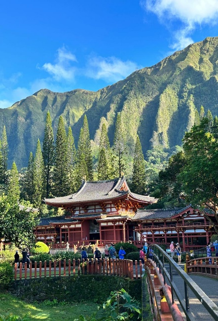 A building with a mountain in the background

Description automatically generated