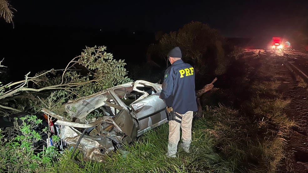 Acidente entre dois carros e um caminho matou seis pessoas em Rio Pardo  Foto: Polcia Rodoviria Federal/Divulgao