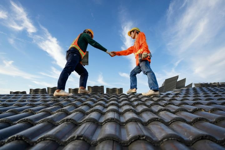 From Homes to Businesses: The Role of Roofing Contractors in Both Sectors