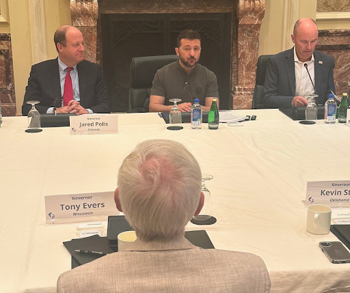 Governor Polis, speaking with Ukrainian President Volodymyr Zelenskyy, alongside Utah Governor Spencer Cox and other Governors at the National Governors Association meeting.