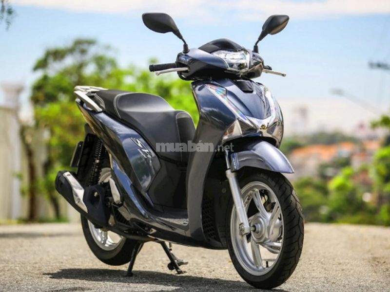 Kiểm tra động cơ bên trong xe khi mua SH 125i cũ