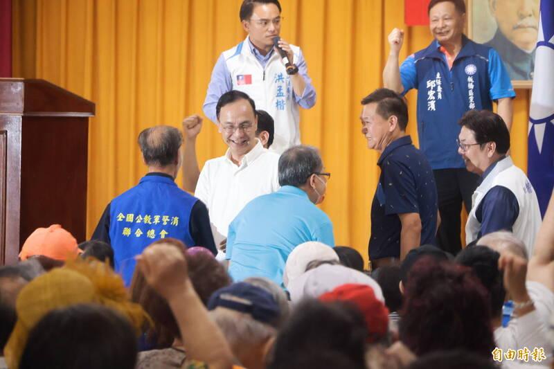 國民黨主席朱立倫說,國民黨一定完全遵守中華民國憲法,中華民國憲法精神是最重要的基礎,「我們永遠跟民主自由站在一起」。(記者董冠怡攝)