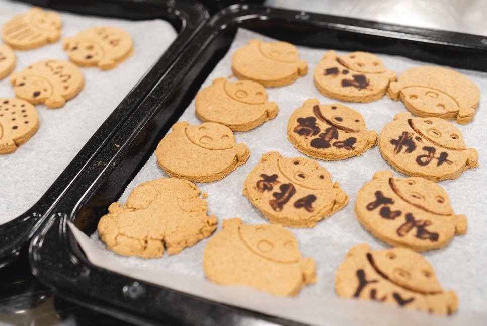 チョコレートチップクッキー 自動的に生成された説明