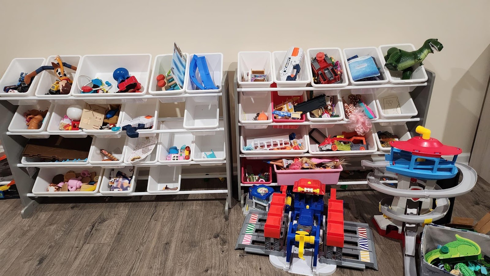 A group of plastic toys on shelvesDescription automatically generated