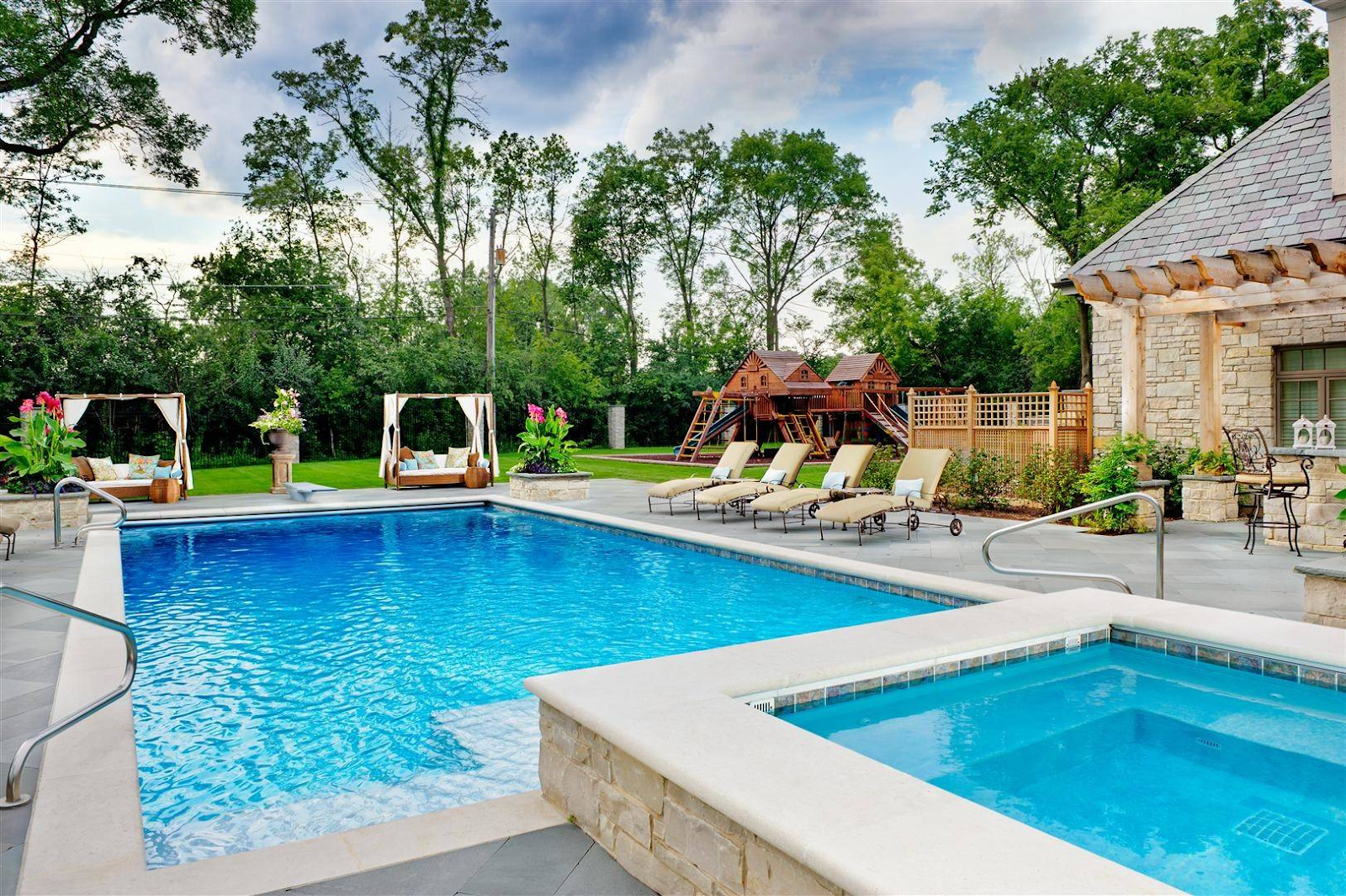 Dual Delights: How to Harmonize Swimming Pool Design with Hot Tub Services