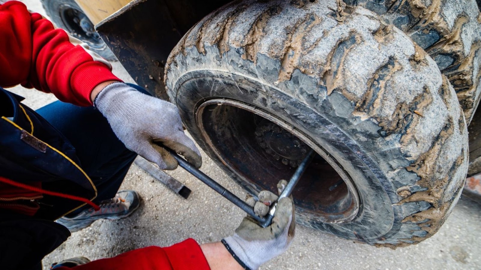 Forklift Tire Checking