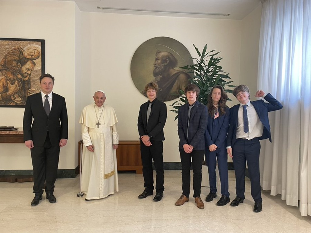 Kai Musk with his father, siblings and the pope