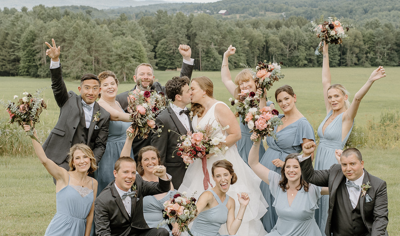 bride groom kiss