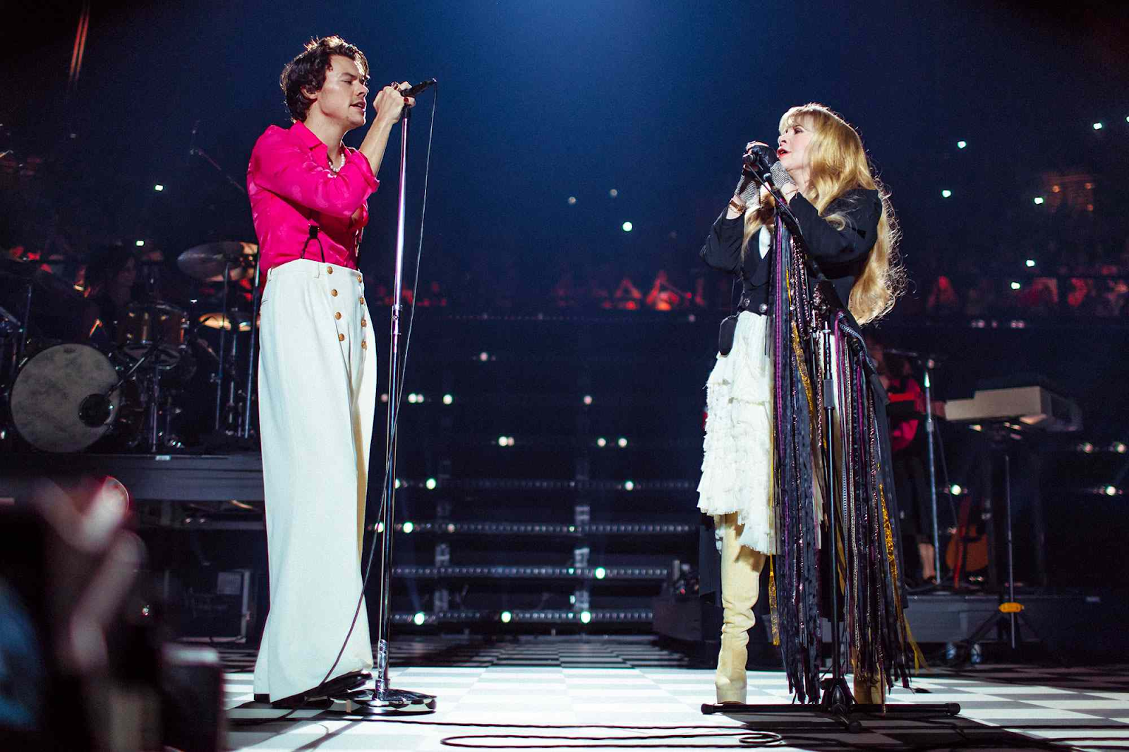 Imagem de conteúdo da notícia "Stevie Nicks faz dueto com Harry Styles em Tributo para Christine McVie" #2