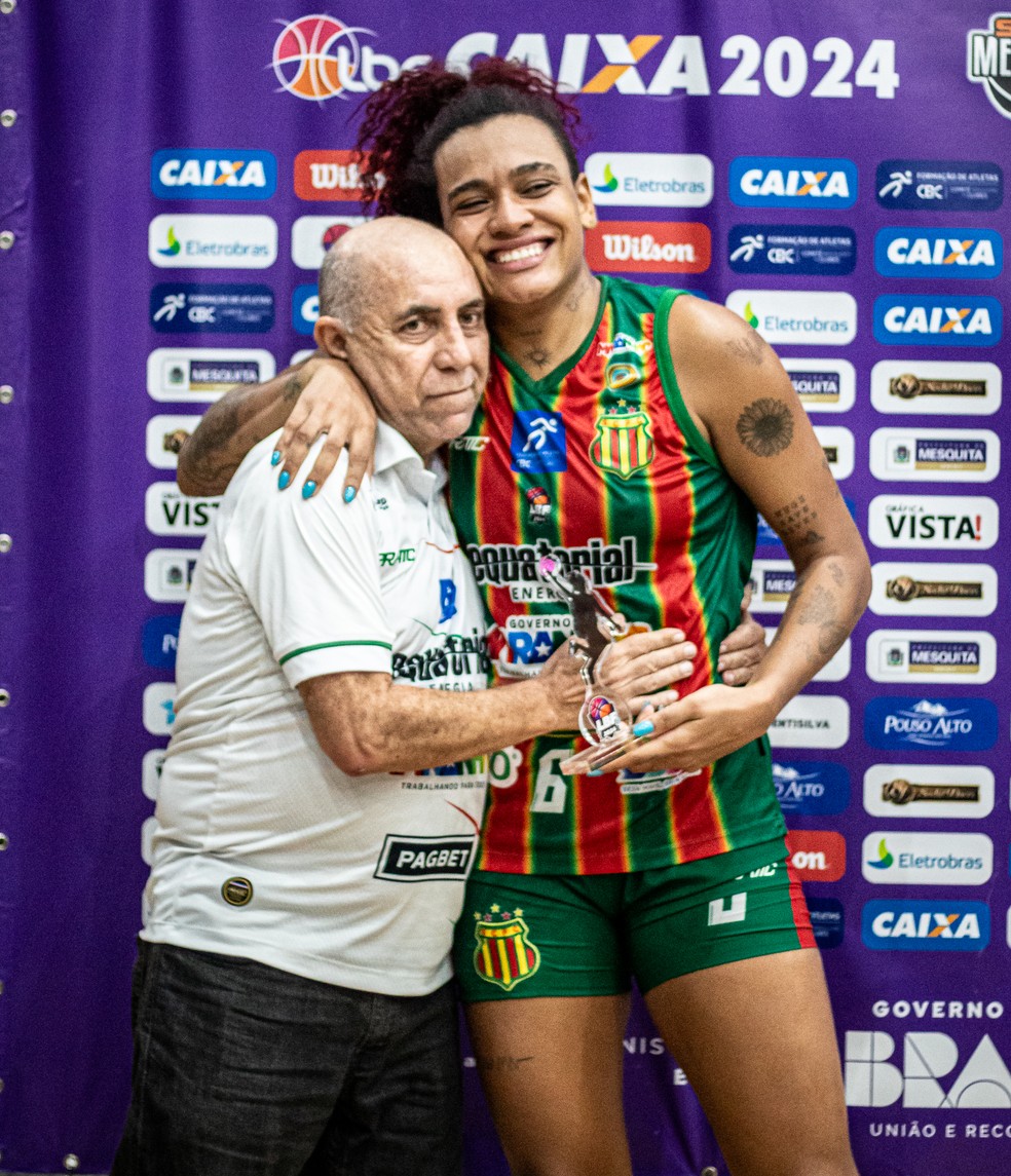 Sassá eleita melhor jogadora do jogo entre Mesquita-RJ e Sampaio Basquete — Foto: Matheus Ayrton / Sodiê Mesquita