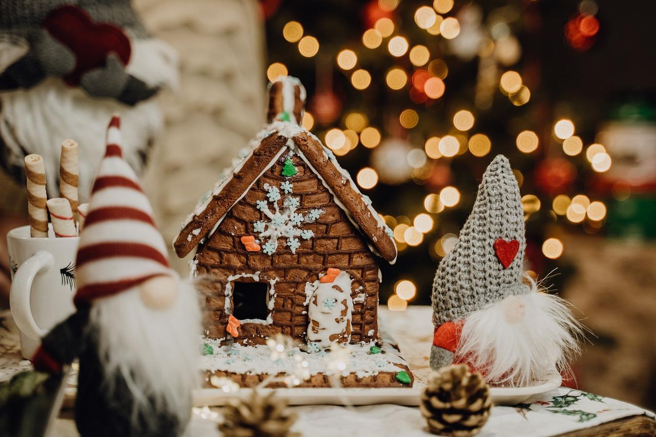 Gingerbread house decorating ontest