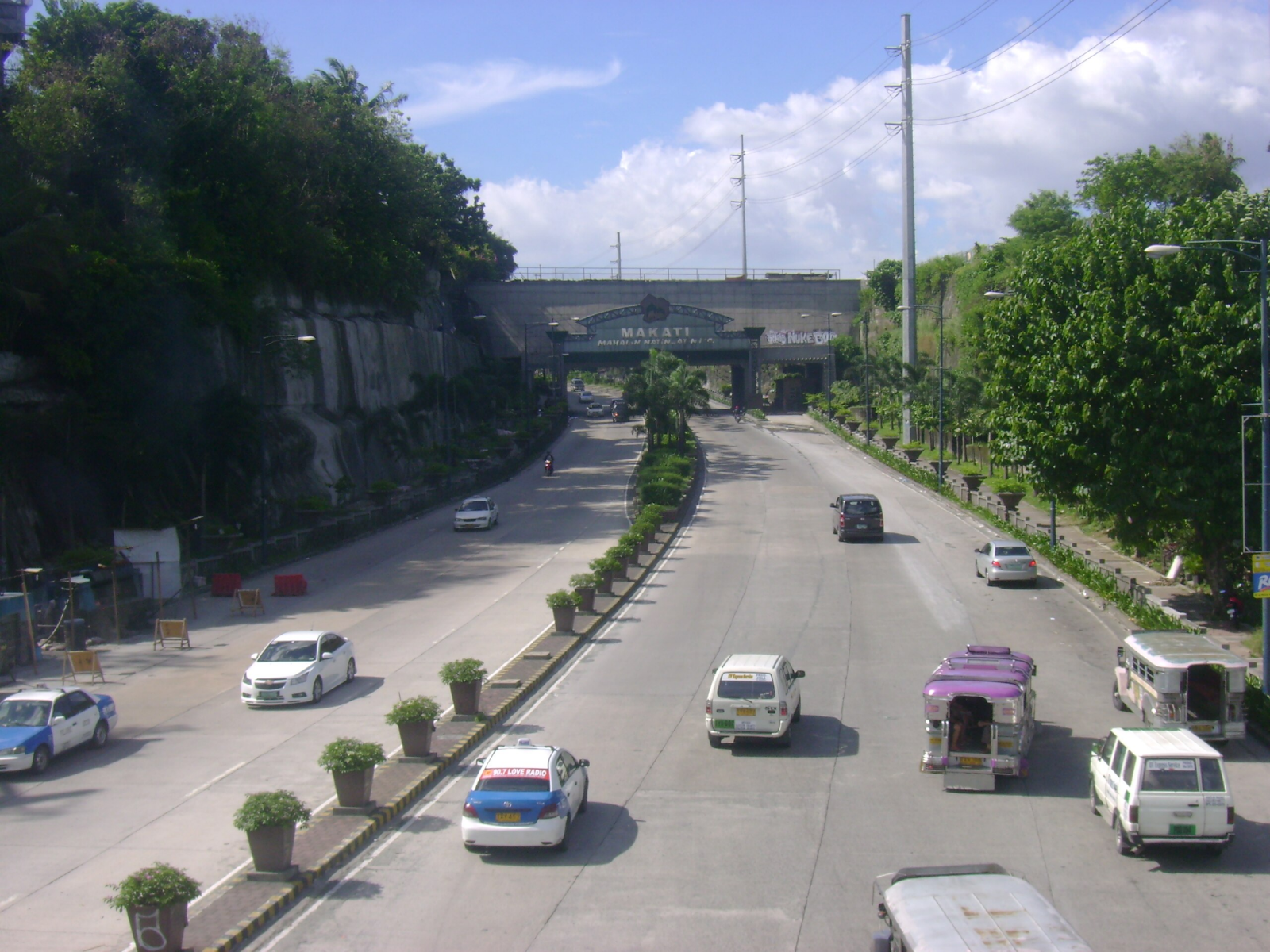 Spacious Kalayaan Avenue showing north and southbound. A few cars and public transportation vehicles are seen in the picture