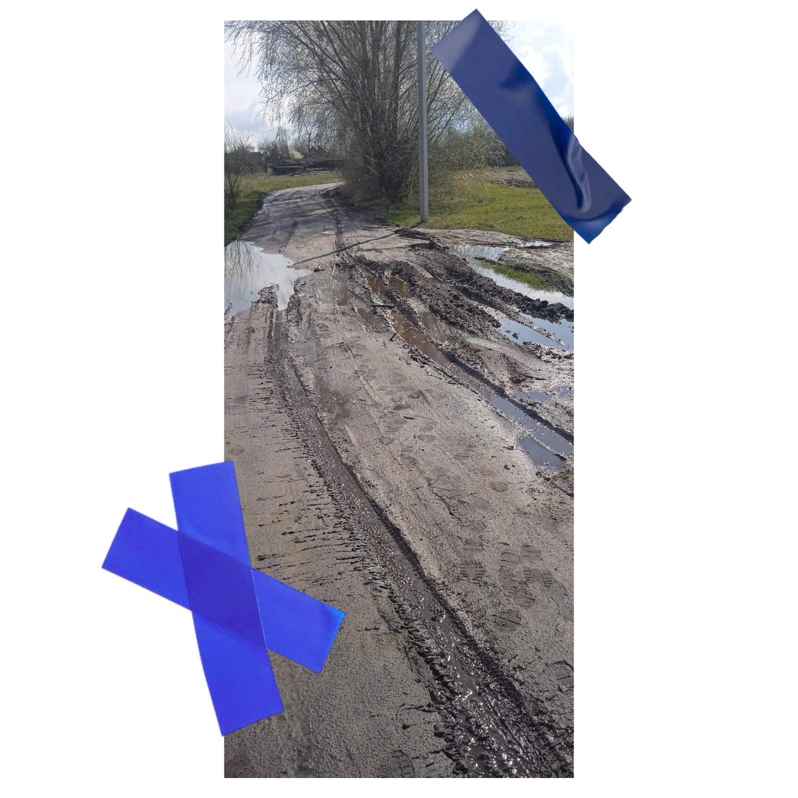 Розбита затоплена грунтова дорога в селі