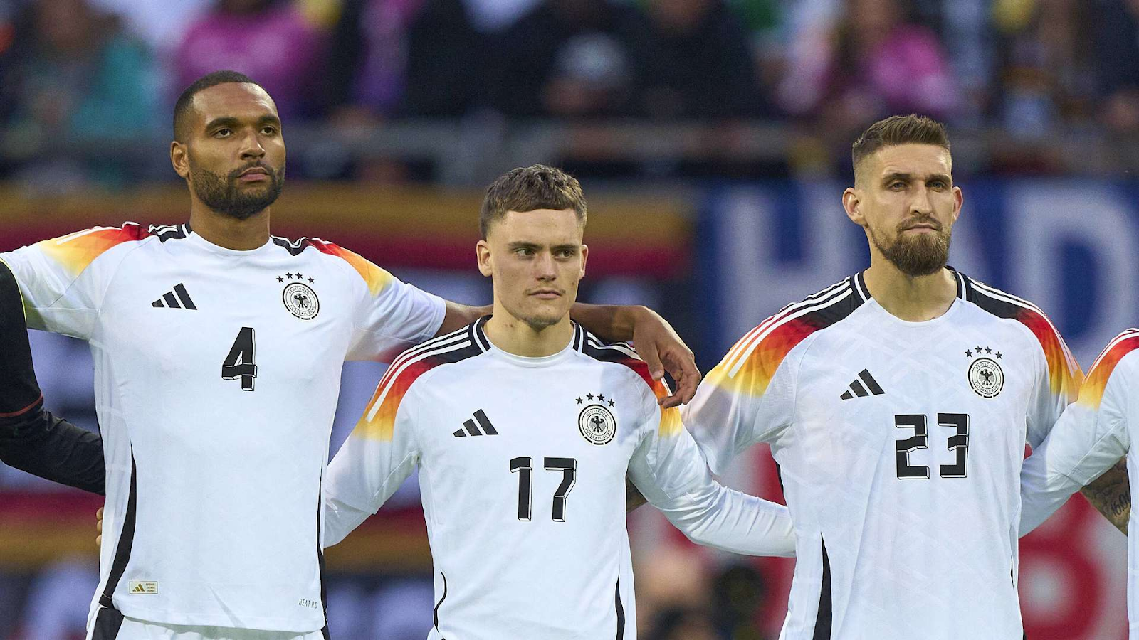 Três jogadores do Bayern Leverkusen com a camisa da seleção alemã