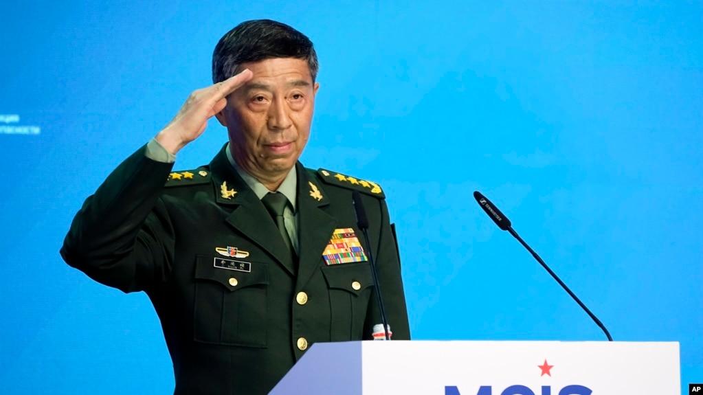 资料照:中国前国防部长李尚福在访问莫斯科期间发表讲话。(2023年8月15日)