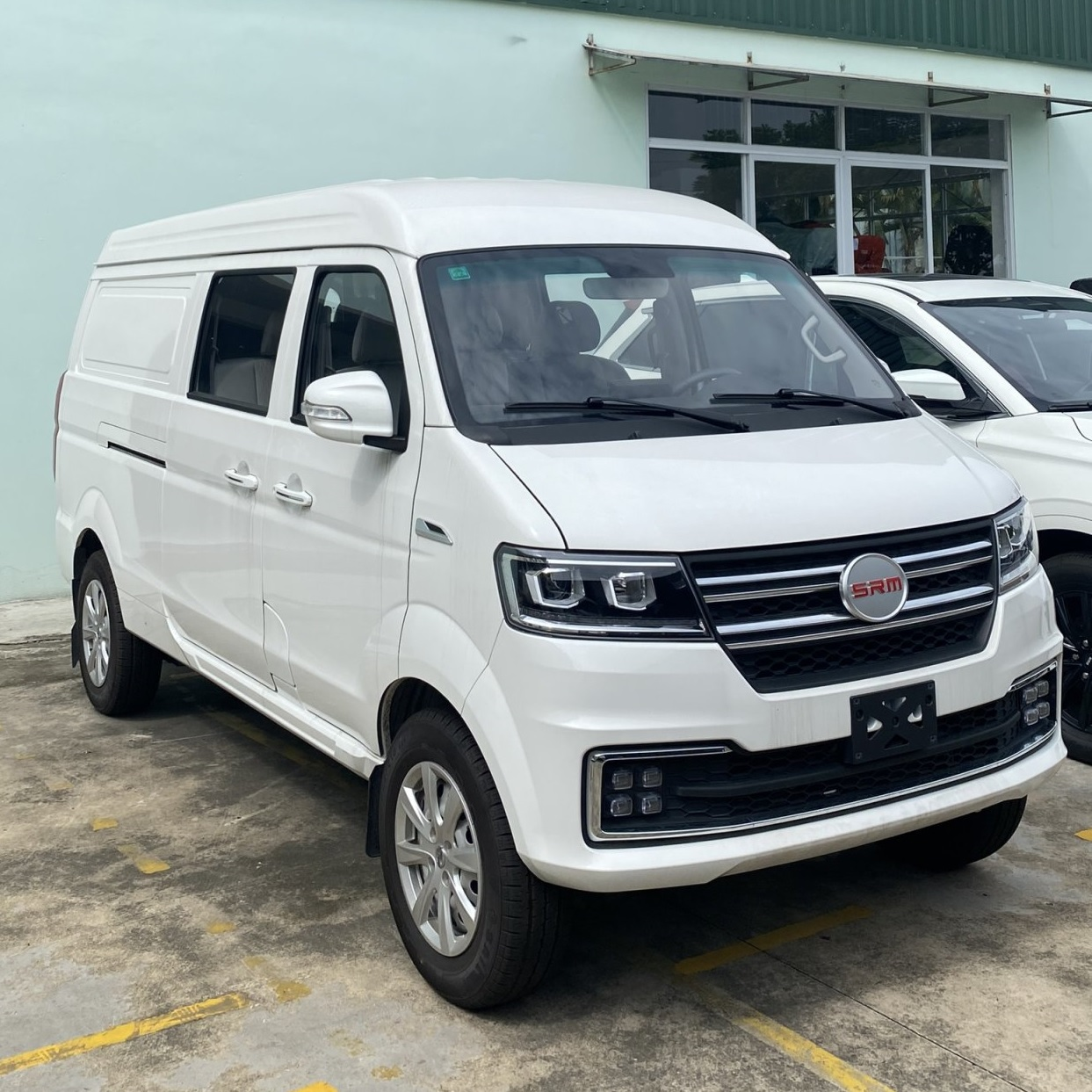 Xe van 5 chỗ