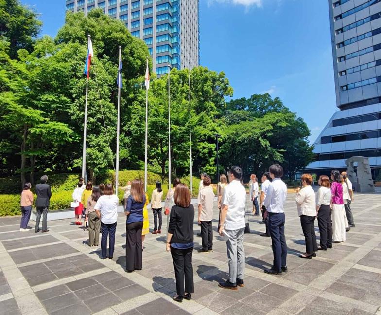 A group of people standing in a circleDescription automatically generated