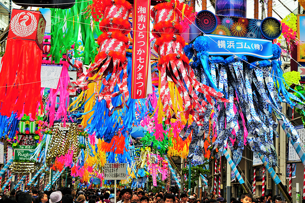the colorful decoration and lively crowds of shonan hiratsuka tanabata festival