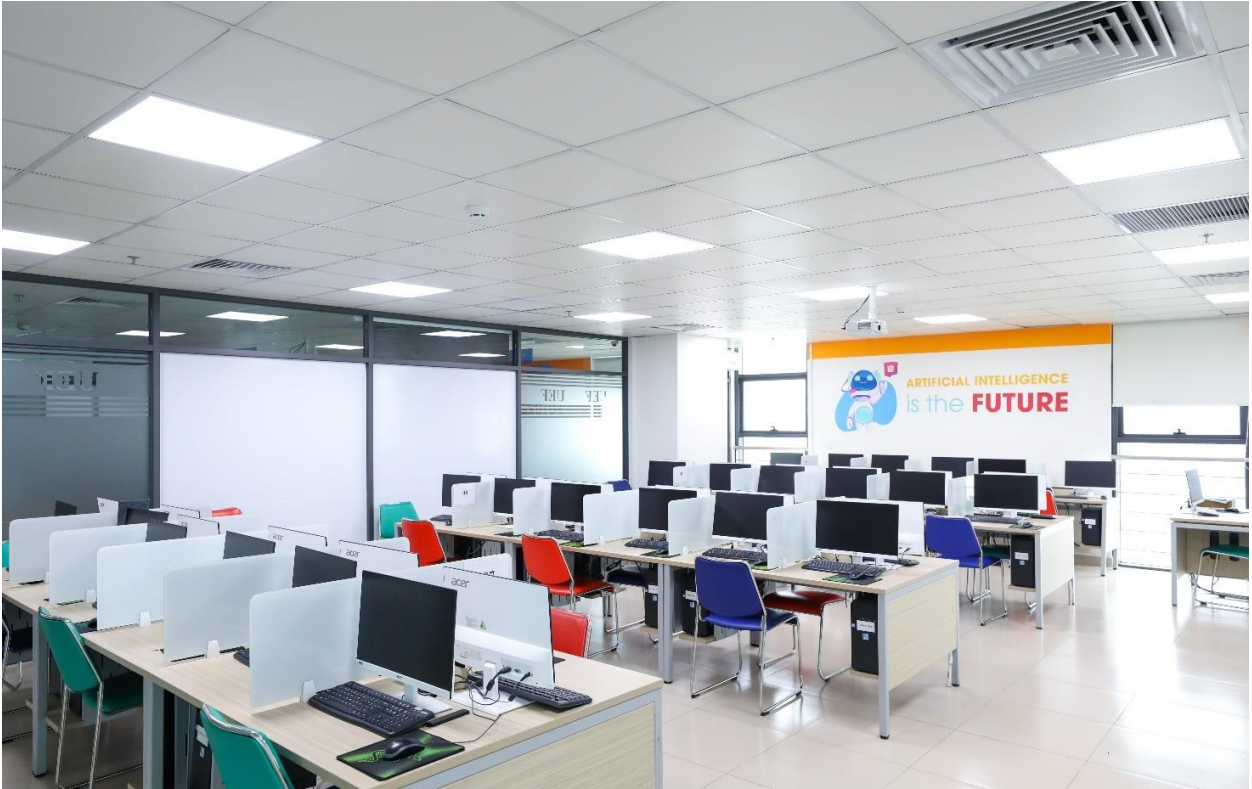 Cơ sở vật chất phòng thi VSTEP tại UEF