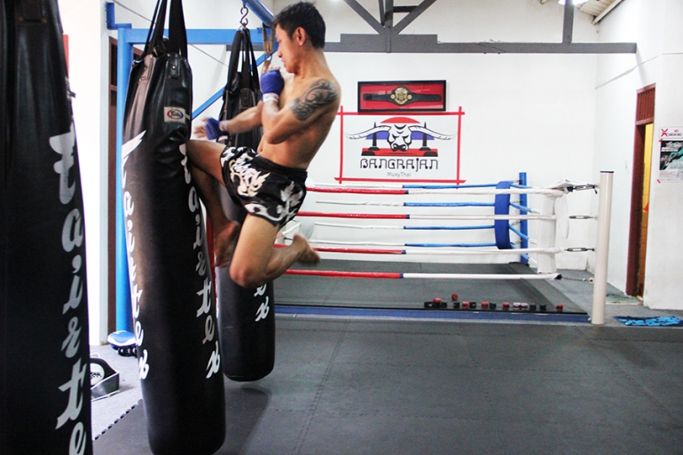 Advanced Muay Thai Moves - Flying Knee (Kao Loi)