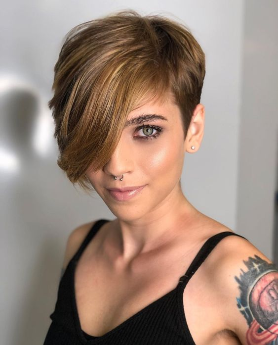 Short Hairstyles for Thin Hair: Picture of a lady wearing a gorgeous hairdo