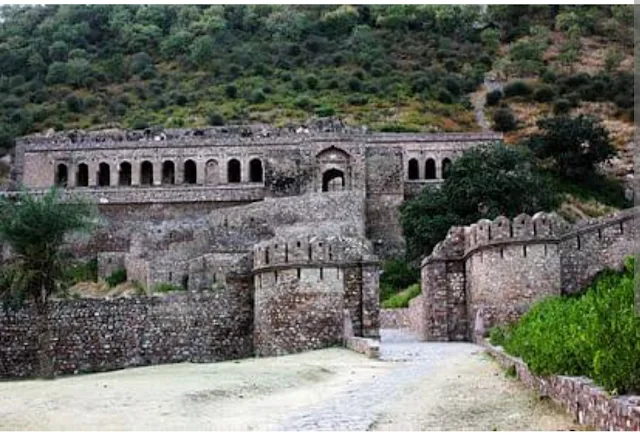 Echoes of Bhangarh: Exploring the Haunted History of Rajasthan’s Infamous Fort