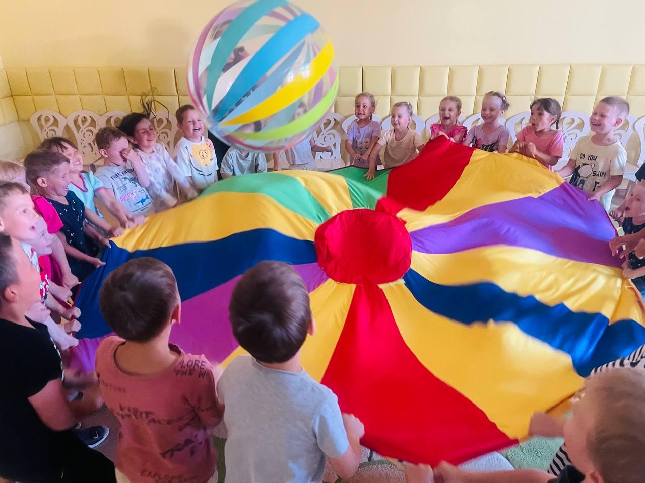 «Мой весёлый звонкий мяч».